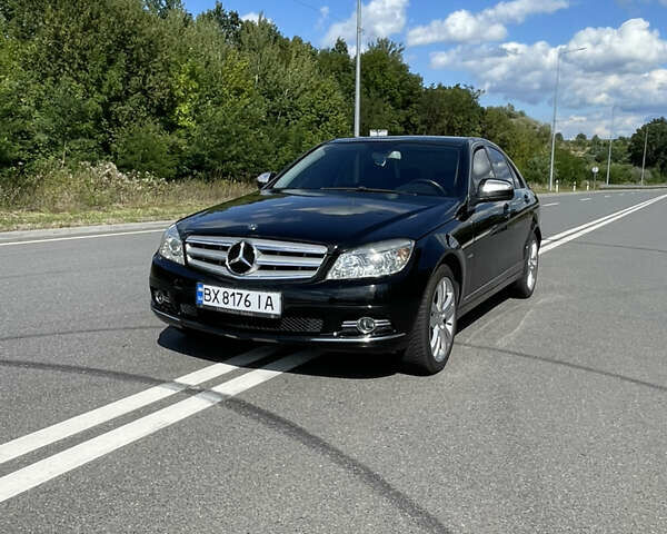 Чорний Мерседес Ц-Клас, об'ємом двигуна 1.8 л та пробігом 170 тис. км за 9500 $, фото 1 на Automoto.ua