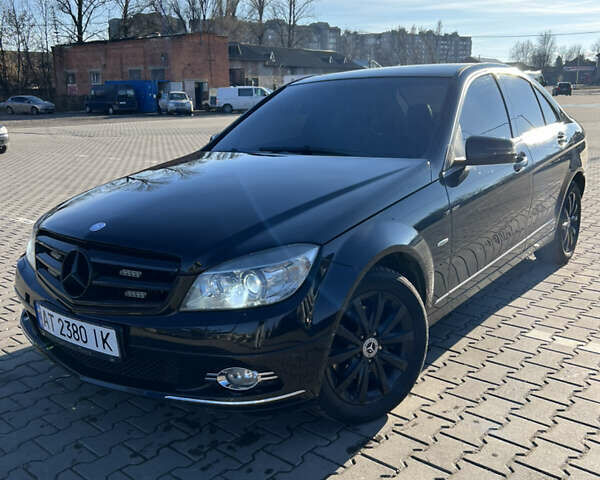 Чорний Мерседес Ц-Клас, об'ємом двигуна 2.2 л та пробігом 422 тис. км за 7570 $, фото 1 на Automoto.ua
