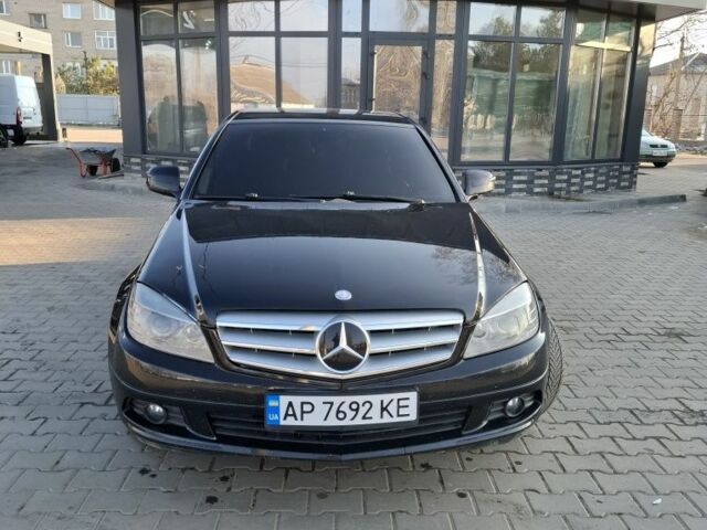 Чорний Мерседес Ц-Клас, об'ємом двигуна 1.8 л та пробігом 274 тис. км за 8500 $, фото 1 на Automoto.ua