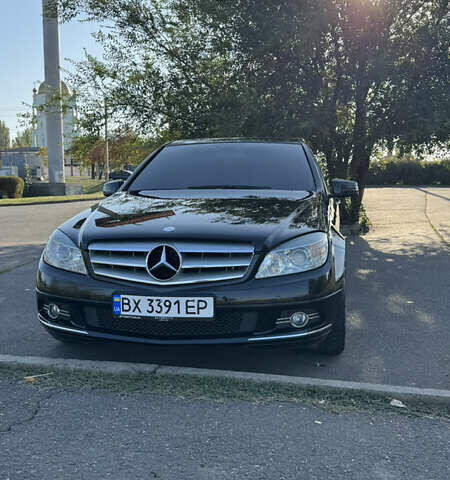 Чорний Мерседес Ц-Клас, об'ємом двигуна 1.8 л та пробігом 250 тис. км за 8500 $, фото 1 на Automoto.ua
