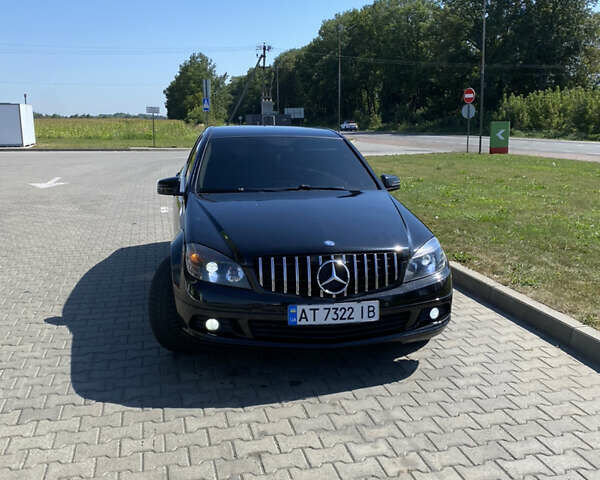 Чорний Мерседес Ц-Клас, об'ємом двигуна 2.2 л та пробігом 430 тис. км за 8200 $, фото 1 на Automoto.ua