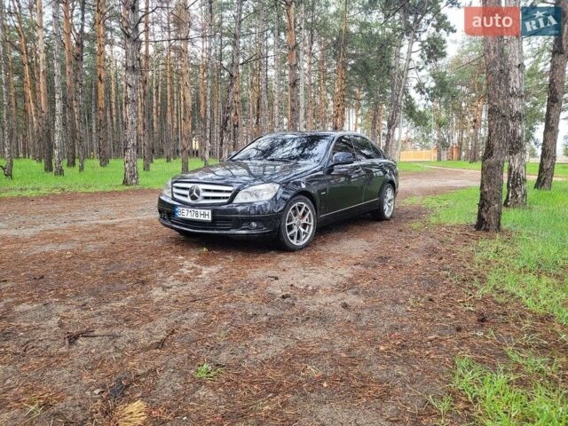 Черный Мерседес Ц-Класс, объемом двигателя 1.8 л и пробегом 285 тыс. км за 7600 $, фото 1 на Automoto.ua