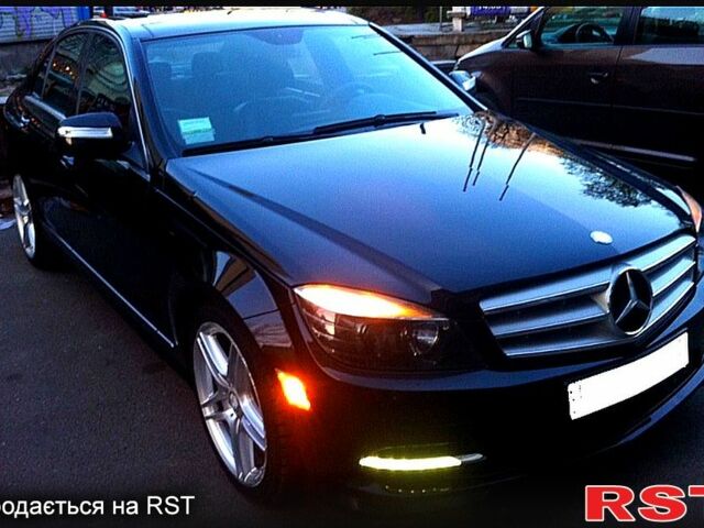 Чорний Мерседес Ц-Клас, об'ємом двигуна 3 л та пробігом 221 тис. км за 13900 $, фото 1 на Automoto.ua