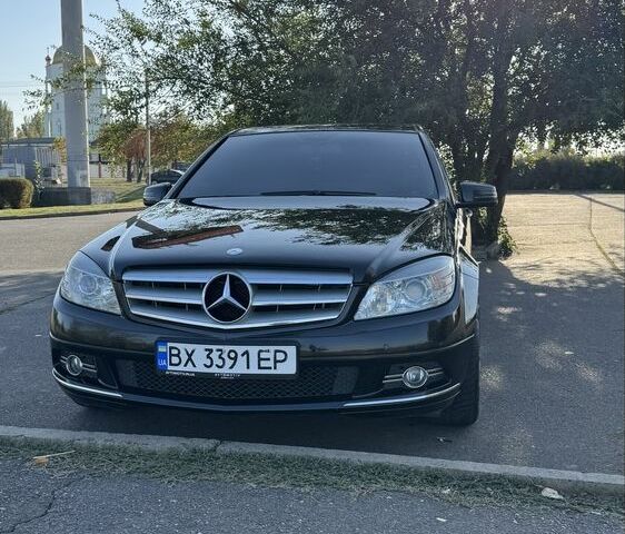 Чорний Мерседес Ц-Клас, об'ємом двигуна 1.8 л та пробігом 250 тис. км за 8500 $, фото 1 на Automoto.ua