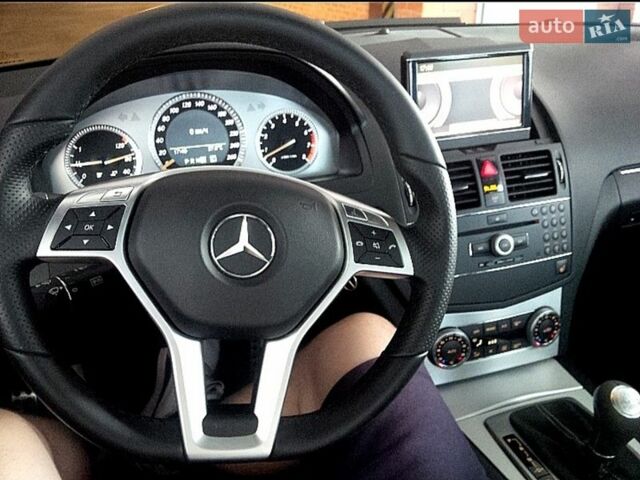 Черный Мерседес Ц-Класс, объемом двигателя 0 л и пробегом 221 тыс. км за 9400 $, фото 1 на Automoto.ua