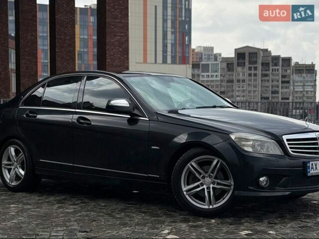 Черный Мерседес Ц-Класс, объемом двигателя 3 л и пробегом 308 тыс. км за 6999 $, фото 1 на Automoto.ua
