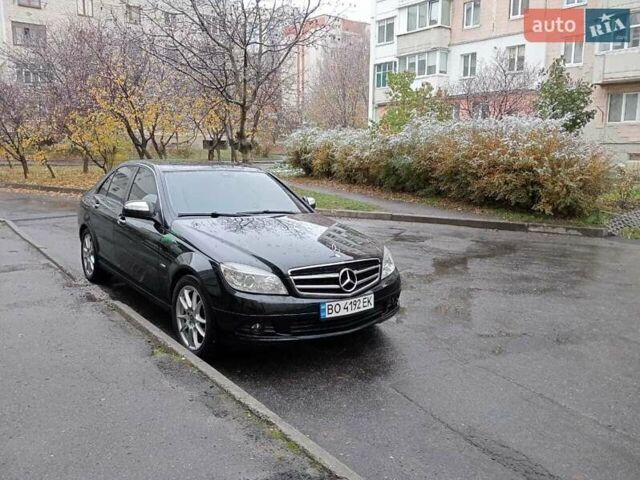 Черный Мерседес Ц-Класс, объемом двигателя 1.8 л и пробегом 214 тыс. км за 8000 $, фото 1 на Automoto.ua
