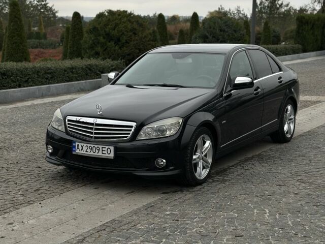 Чорний Мерседес Ц-Клас, об'ємом двигуна 3 л та пробігом 300 тис. км за 8200 $, фото 1 на Automoto.ua