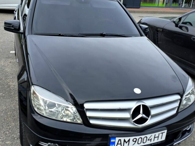 Черный Мерседес Ц-Класс, объемом двигателя 2.2 л и пробегом 294 тыс. км за 8100 $, фото 1 на Automoto.ua