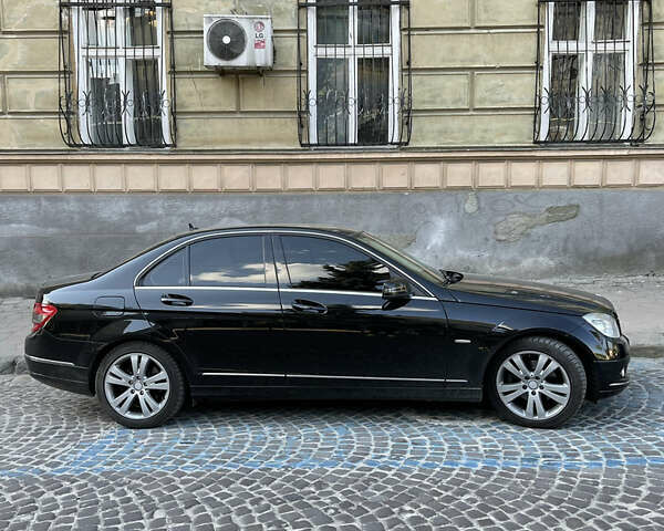 Черный Мерседес Ц-Класс, объемом двигателя 1.8 л и пробегом 152 тыс. км за 7800 $, фото 1 на Automoto.ua