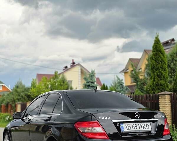 Черный Мерседес Ц-Класс, объемом двигателя 2.2 л и пробегом 217 тыс. км за 8850 $, фото 1 на Automoto.ua