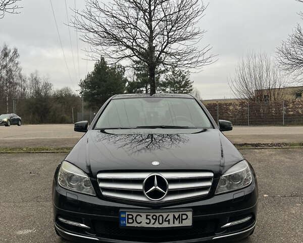 Черный Мерседес Ц-Класс, объемом двигателя 2.14 л и пробегом 284 тыс. км за 10600 $, фото 1 на Automoto.ua