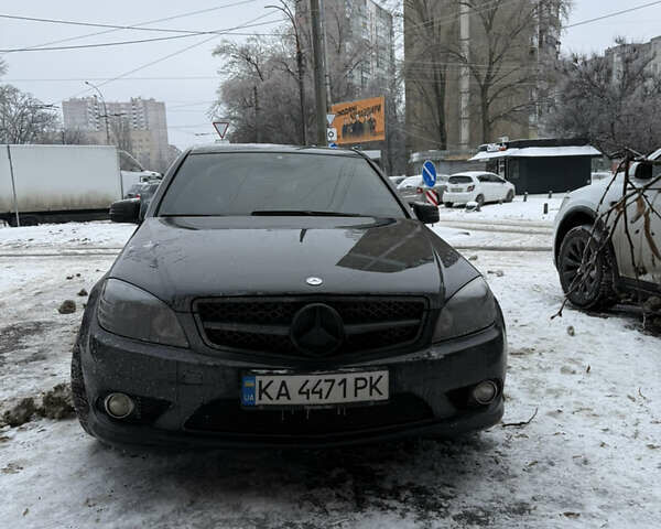 Черный Мерседес Ц-Класс, объемом двигателя 3 л и пробегом 260 тыс. км за 9500 $, фото 1 на Automoto.ua
