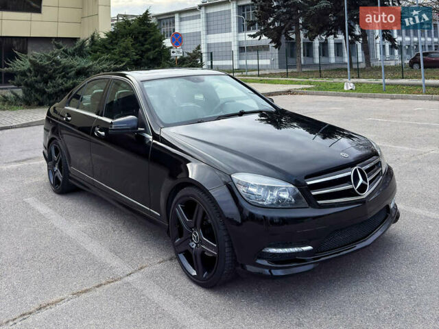 Чорний Мерседес Ц-Клас, об'ємом двигуна 3 л та пробігом 160 тис. км за 12800 $, фото 1 на Automoto.ua