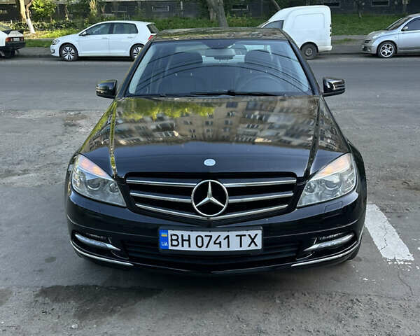 Чорний Мерседес Ц-Клас, об'ємом двигуна 2.2 л та пробігом 255 тис. км за 10650 $, фото 1 на Automoto.ua