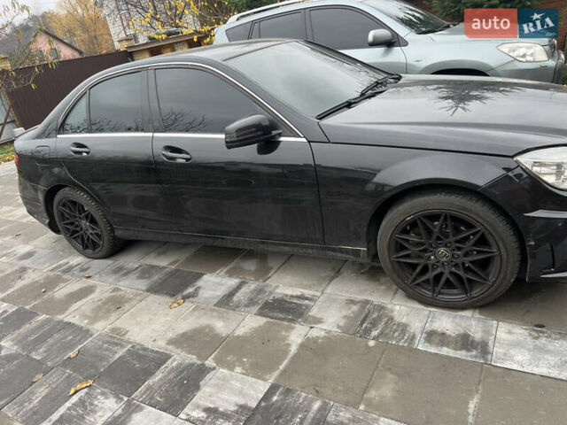 Чорний Мерседес Ц-Клас, об'ємом двигуна 1.8 л та пробігом 300 тис. км за 9700 $, фото 1 на Automoto.ua