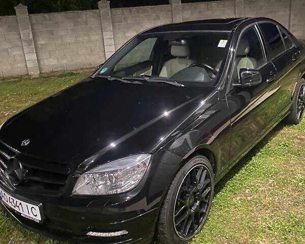 Черный Мерседес Ц-Класс, объемом двигателя 3 л и пробегом 222 тыс. км за 13200 $, фото 1 на Automoto.ua