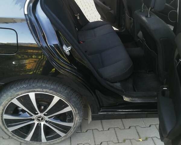 Черный Мерседес Ц-Класс, объемом двигателя 2.1 л и пробегом 260 тыс. км за 8700 $, фото 1 на Automoto.ua