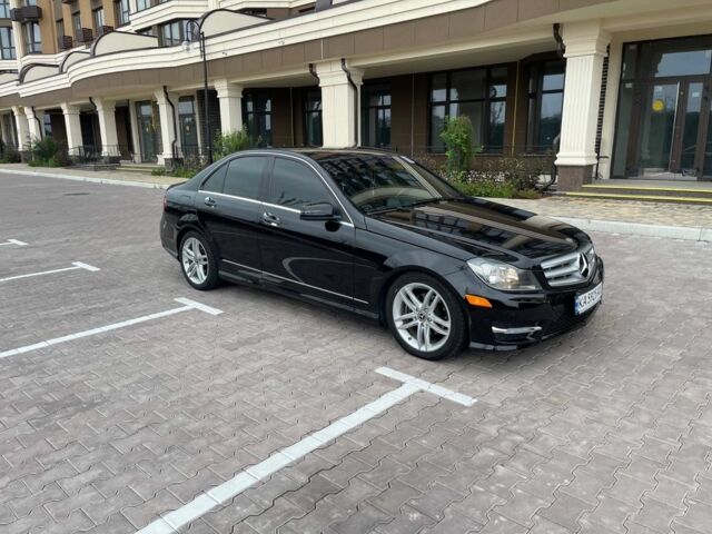 Черный Мерседес Ц-Класс, объемом двигателя 3 л и пробегом 105 тыс. км за 13400 $, фото 1 на Automoto.ua