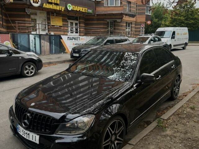 Черный Мерседес Ц-Класс, объемом двигателя 3 л и пробегом 168 тыс. км за 12698 $, фото 1 на Automoto.ua