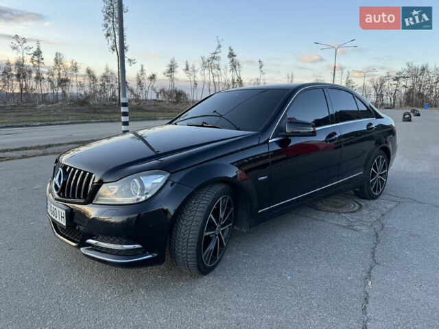 Чорний Мерседес Ц-Клас, об'ємом двигуна 1.8 л та пробігом 279 тис. км за 12700 $, фото 1 на Automoto.ua
