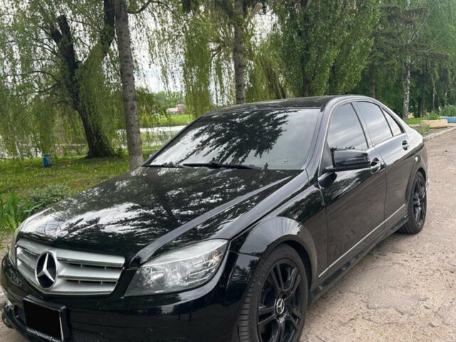 Чорний Мерседес Ц-Клас, об'ємом двигуна 3 л та пробігом 250 тис. км за 9500 $, фото 1 на Automoto.ua
