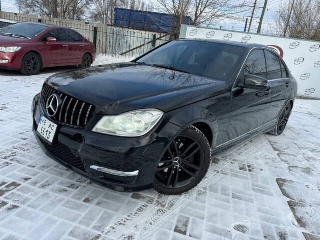 Чорний Мерседес Ц-Клас, об'ємом двигуна 3 л та пробігом 240 тис. км за 9999 $, фото 1 на Automoto.ua