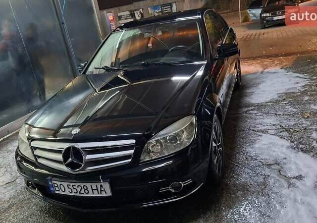 Чорний Мерседес Ц-Клас, об'ємом двигуна 1.8 л та пробігом 180 тис. км за 10500 $, фото 1 на Automoto.ua