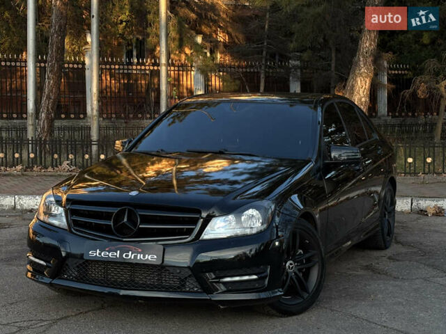 Чорний Мерседес Ц-Клас, об'ємом двигуна 1.8 л та пробігом 176 тис. км за 11999 $, фото 1 на Automoto.ua