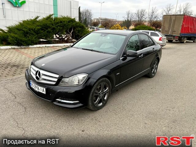 Черный Мерседес Ц-Класс, объемом двигателя 2.1 л и пробегом 180 тыс. км за 13500 $, фото 1 на Automoto.ua
