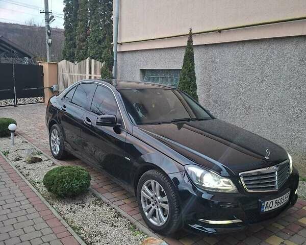 Черный Мерседес Ц-Класс, объемом двигателя 1.8 л и пробегом 270 тыс. км за 13150 $, фото 1 на Automoto.ua