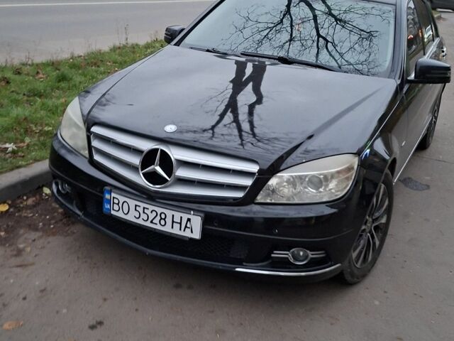 Чорний Мерседес Ц-Клас, об'ємом двигуна 1.8 л та пробігом 180 тис. км за 10500 $, фото 1 на Automoto.ua