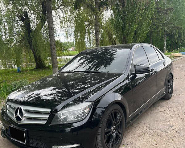 Черный Мерседес Ц-Класс, объемом двигателя 3 л и пробегом 250 тыс. км за 11000 $, фото 1 на Automoto.ua