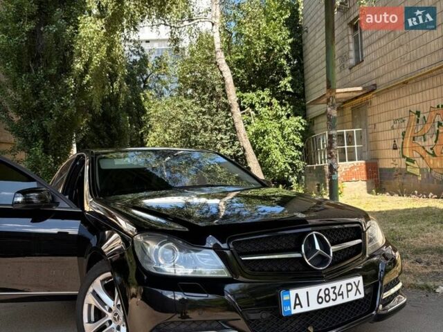 Черный Мерседес Ц-Класс, объемом двигателя 1.6 л и пробегом 305 тыс. км за 13000 $, фото 1 на Automoto.ua