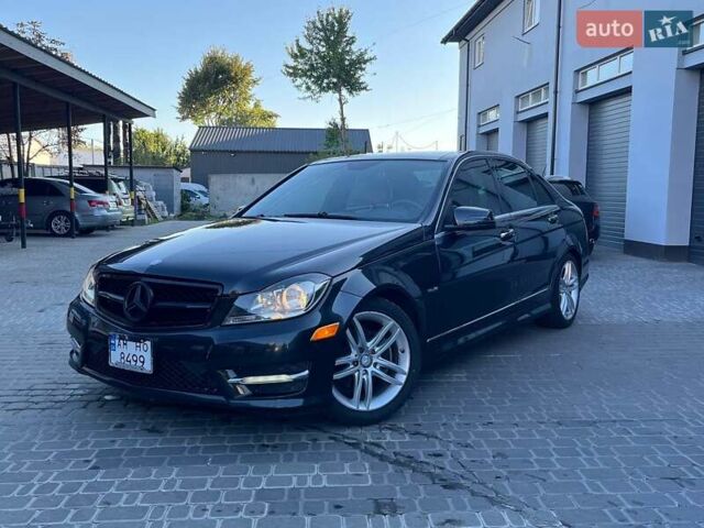 Черный Мерседес Ц-Класс, объемом двигателя 1.8 л и пробегом 243 тыс. км за 10900 $, фото 1 на Automoto.ua