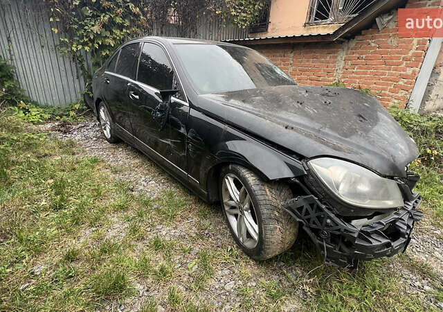 Черный Мерседес Ц-Класс, объемом двигателя 1.8 л и пробегом 189 тыс. км за 5100 $, фото 1 на Automoto.ua