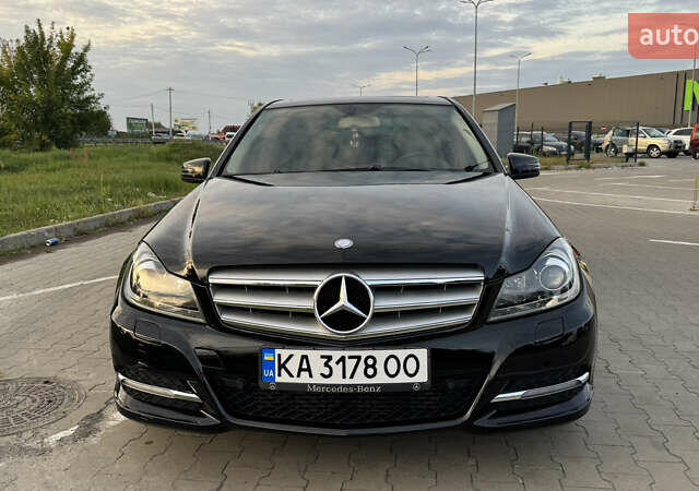 Черный Мерседес Ц-Класс, объемом двигателя 1.8 л и пробегом 249 тыс. км за 11500 $, фото 1 на Automoto.ua