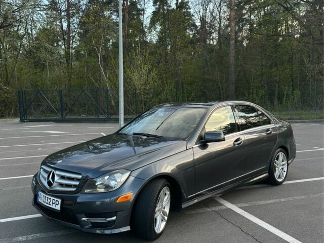 Чорний Мерседес Ц-Клас, об'ємом двигуна 1.8 л та пробігом 225 тис. км за 12000 $, фото 1 на Automoto.ua