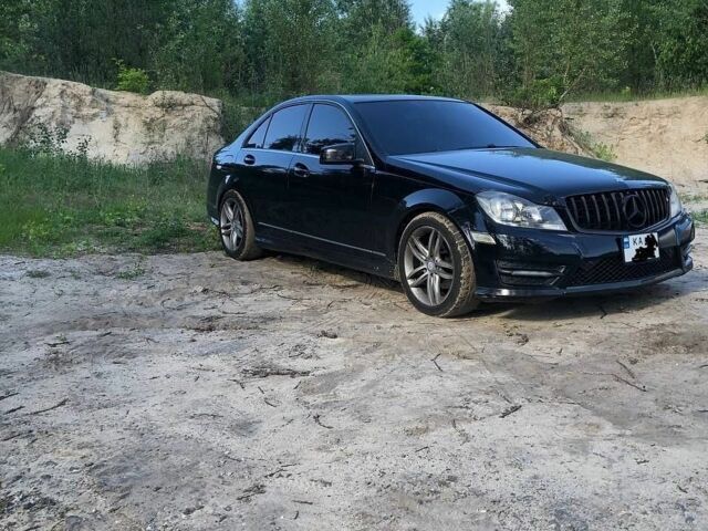 Черный Мерседес Ц-Класс, объемом двигателя 1.8 л и пробегом 255 тыс. км за 10800 $, фото 1 на Automoto.ua