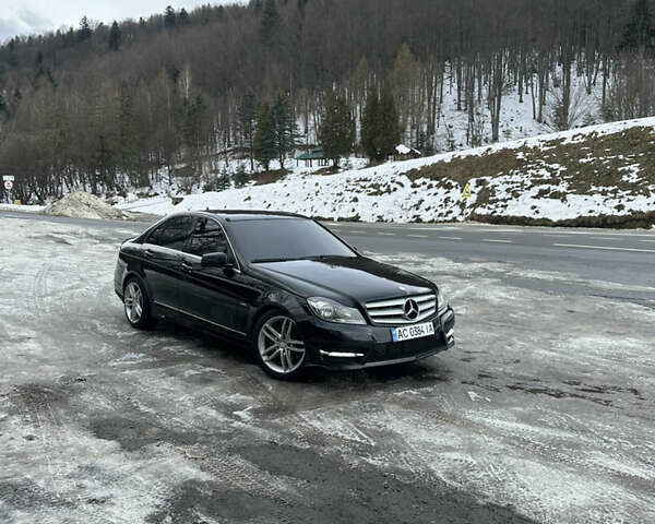 Черный Мерседес Ц-Класс, объемом двигателя 1.8 л и пробегом 163 тыс. км за 11000 $, фото 1 на Automoto.ua