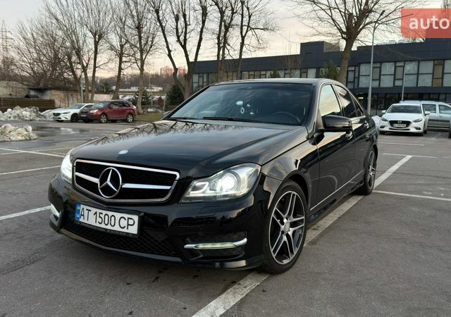 Черный Мерседес Ц-Класс, объемом двигателя 2.14 л и пробегом 290 тыс. км за 14000 $, фото 1 на Automoto.ua
