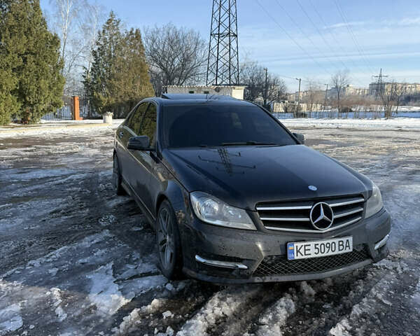 Чорний Мерседес Ц-Клас, об'ємом двигуна 1.8 л та пробігом 182 тис. км за 12000 $, фото 1 на Automoto.ua