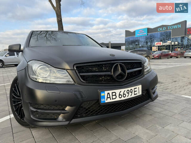 Чорний Мерседес Ц-Клас, об'ємом двигуна 2.15 л та пробігом 225 тис. км за 15200 $, фото 1 на Automoto.ua