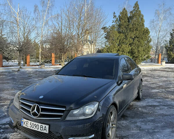 Черный Мерседес Ц-Класс, объемом двигателя 1.8 л и пробегом 182 тыс. км за 12500 $, фото 1 на Automoto.ua