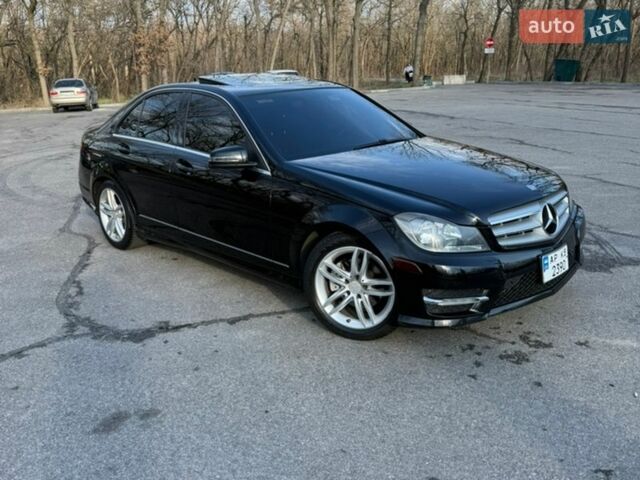 Черный Мерседес Ц-Класс, объемом двигателя 1.8 л и пробегом 200 тыс. км за 12200 $, фото 1 на Automoto.ua