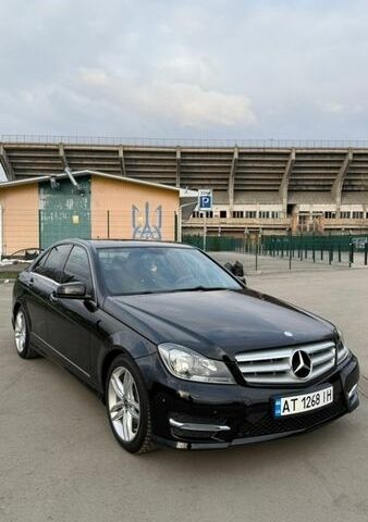 Черный Мерседес Ц-Класс, объемом двигателя 1.8 л и пробегом 235 тыс. км за 13000 $, фото 1 на Automoto.ua