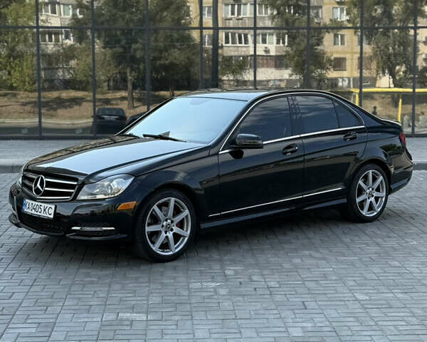 Черный Мерседес Ц-Класс, объемом двигателя 3.5 л и пробегом 188 тыс. км за 11999 $, фото 1 на Automoto.ua