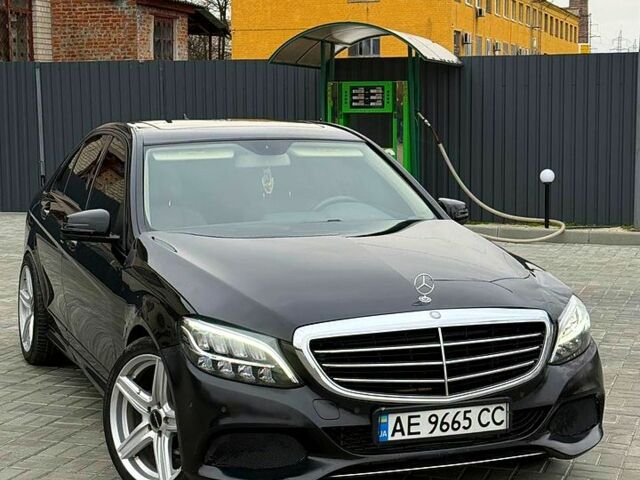Черный Мерседес Ц-Класс, объемом двигателя 1.8 л и пробегом 110 тыс. км за 8499 $, фото 1 на Automoto.ua