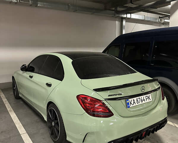 Черный Мерседес Ц-Класс, объемом двигателя 1.99 л и пробегом 211 тыс. км за 20000 $, фото 1 на Automoto.ua