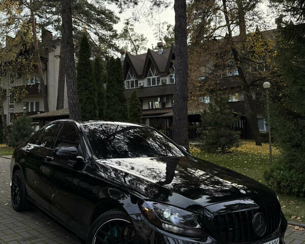 Черный Мерседес Ц-Класс, объемом двигателя 2 л и пробегом 206 тыс. км за 17000 $, фото 1 на Automoto.ua